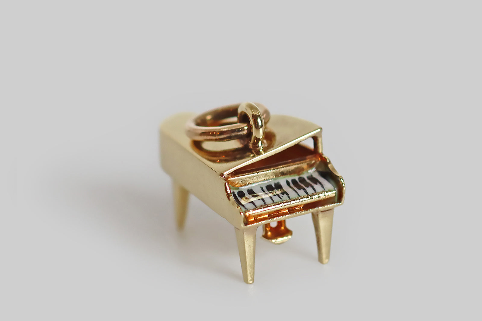 Juicy outlet Couture grand piano vintage charm